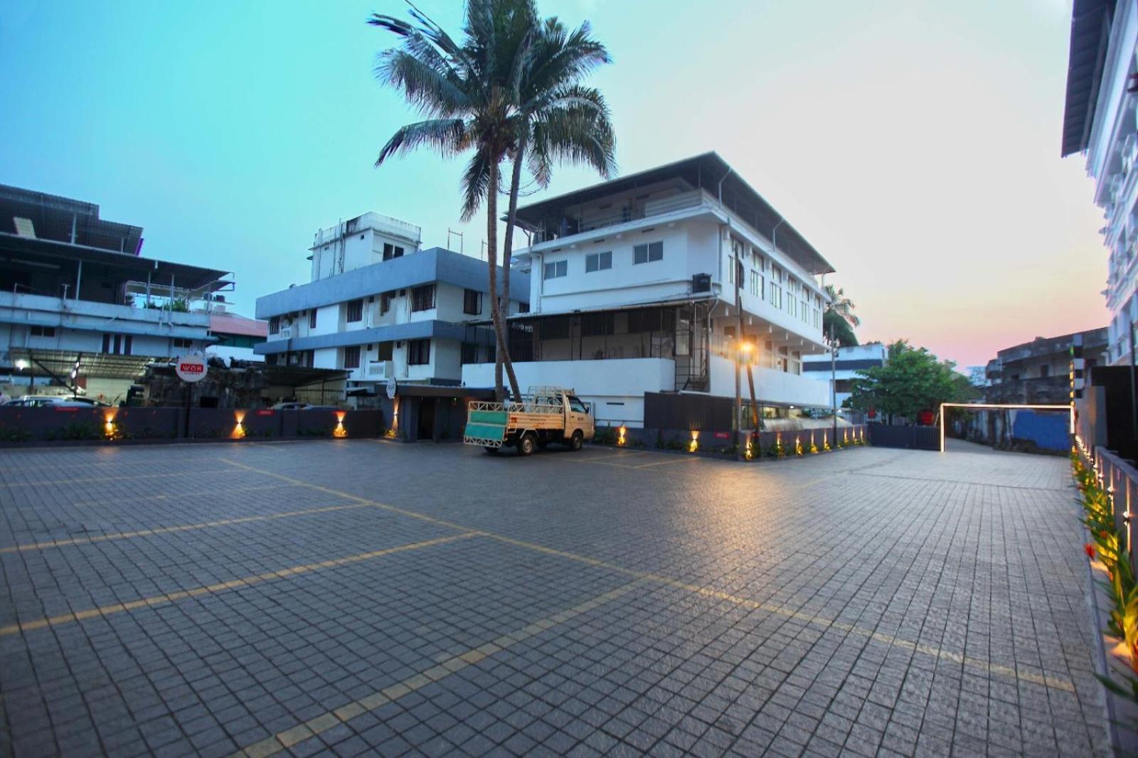 Park Residency Hotel Kochi Exterior photo